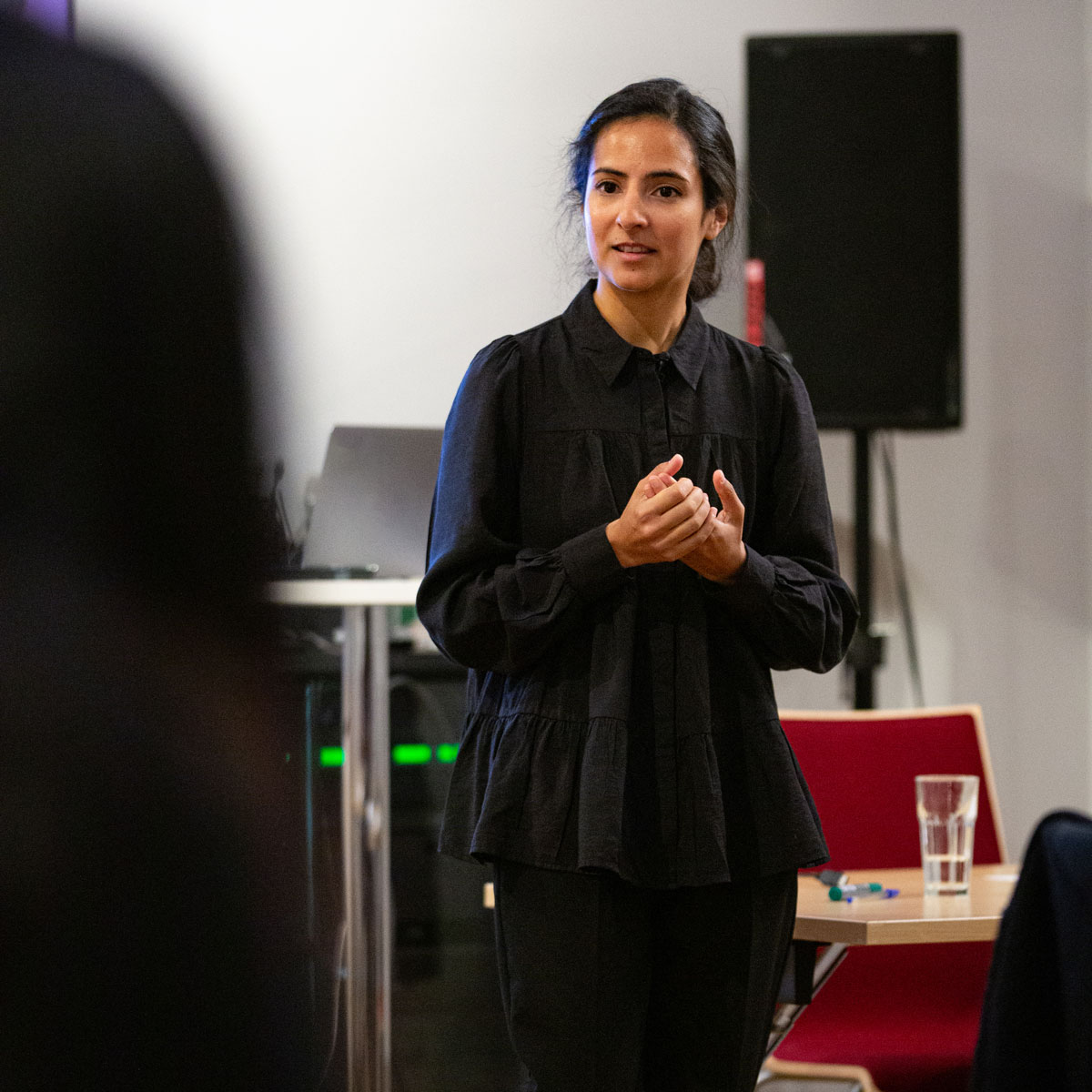 Jyoti Sohal-David snakker til publikum