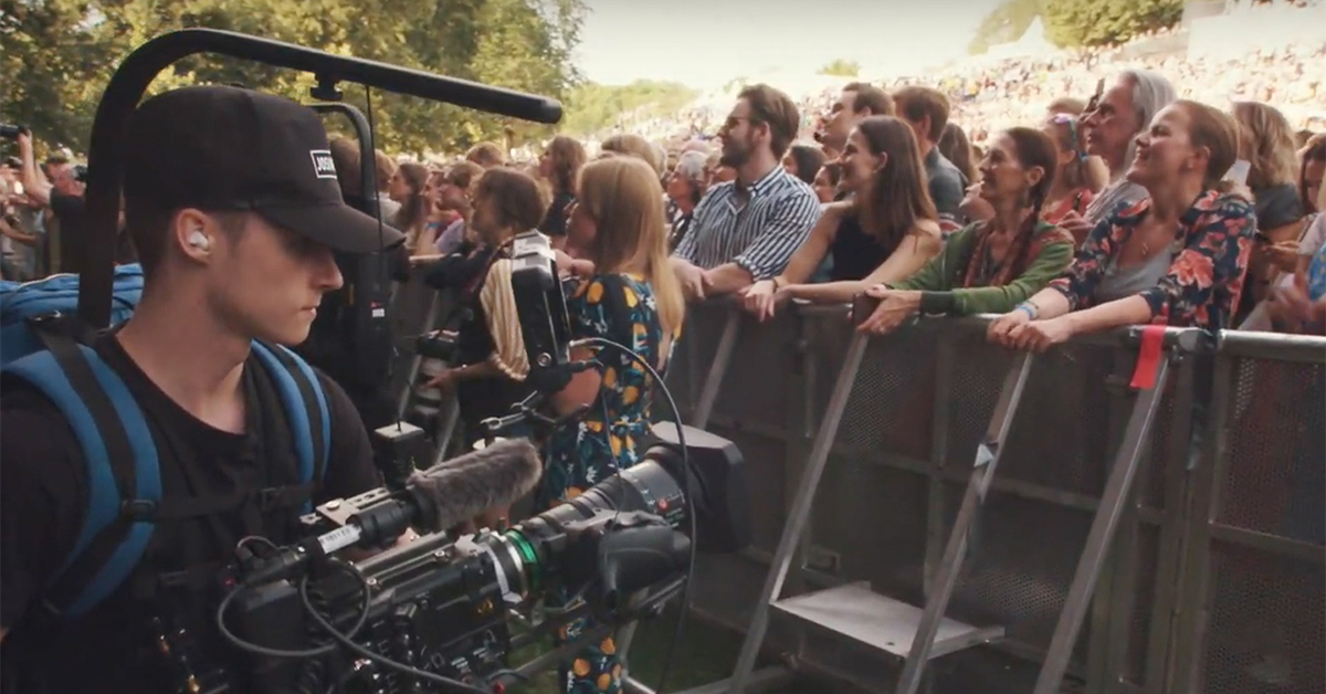 Ved bruk av morgendagens 5G-teknologi ble tidenes raskeste og mest moderne videoproduksjon levert under årets Øyafestival. Telia i samarbeid med startupen Quine.