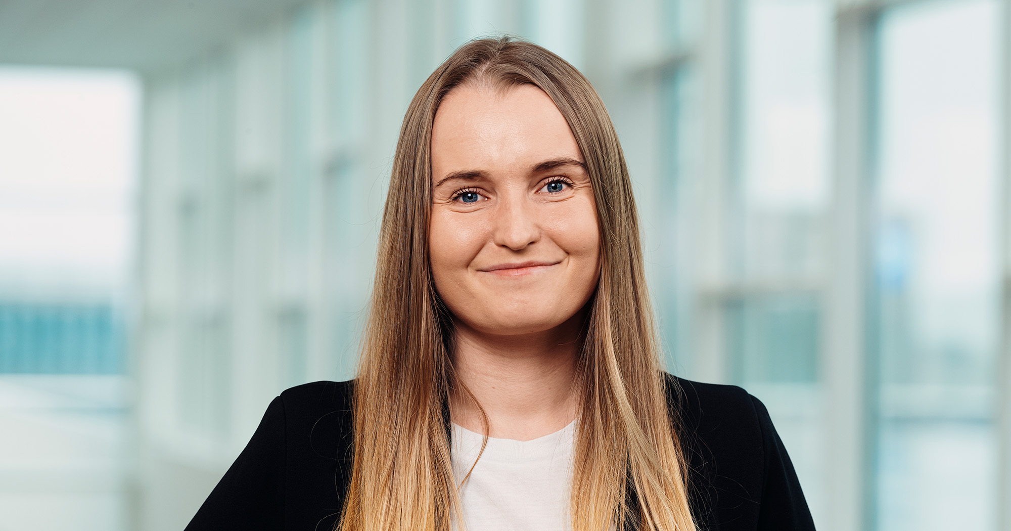 Mathilde Pedersen smiler