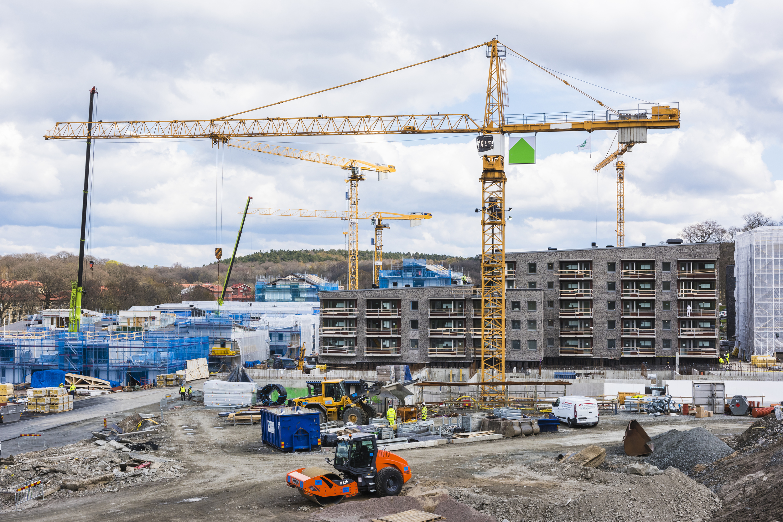 Illustrasjon av tilkoblet hus og drone