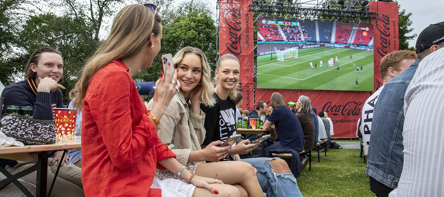 Publikum på Kontraskjæret, fotball EM over 5G