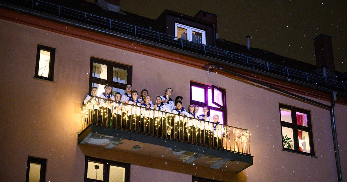 Solvguttene_paa-balkong.jpg