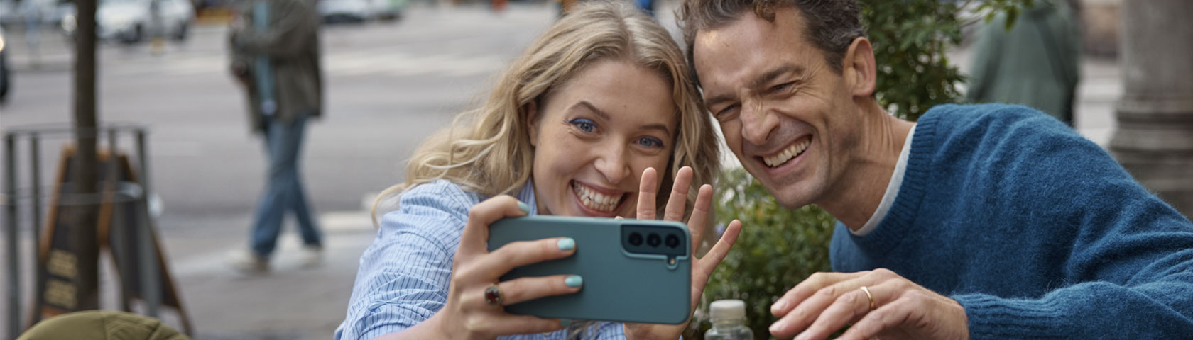 man og dame tar selfie