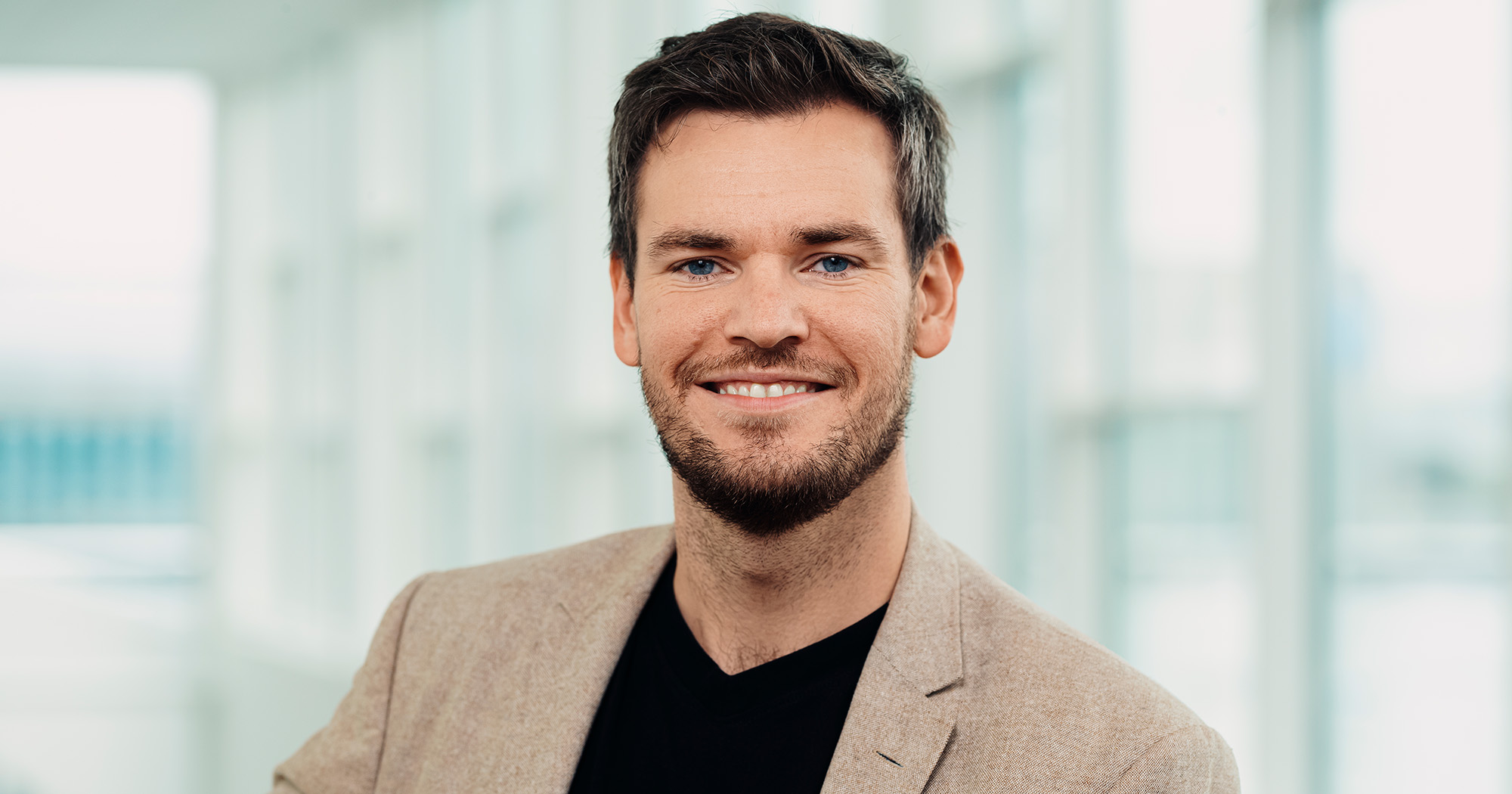 Glenn André Handegård smiler