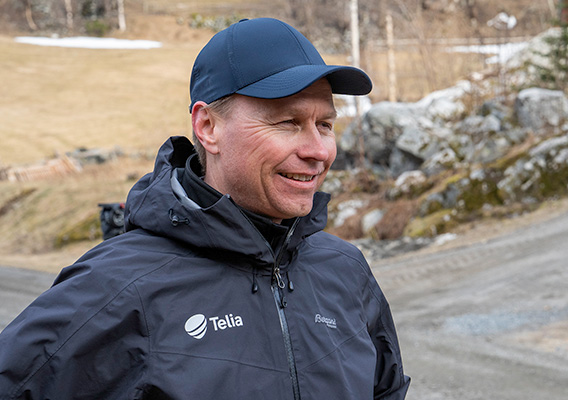Henning Huuse fra Telia ute i felten