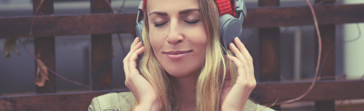 Kvinne med headset.